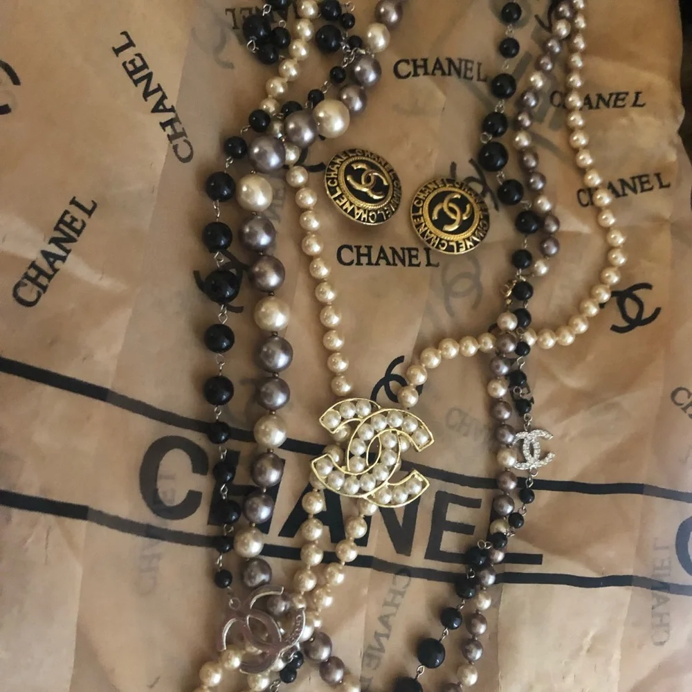 CHANEL pearl necklace set / Chanel Scarf/ Chanel earrings - Picture 5 of 5